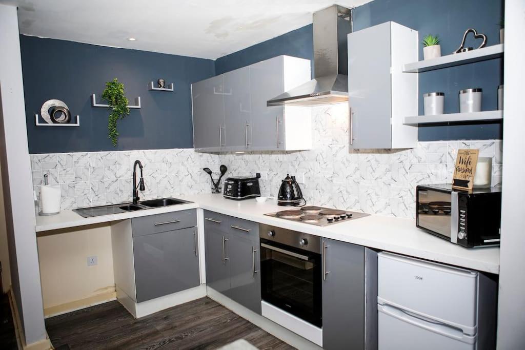 Stylish Two-Bedroom Salford Quays Apartment Manchester Exterior photo