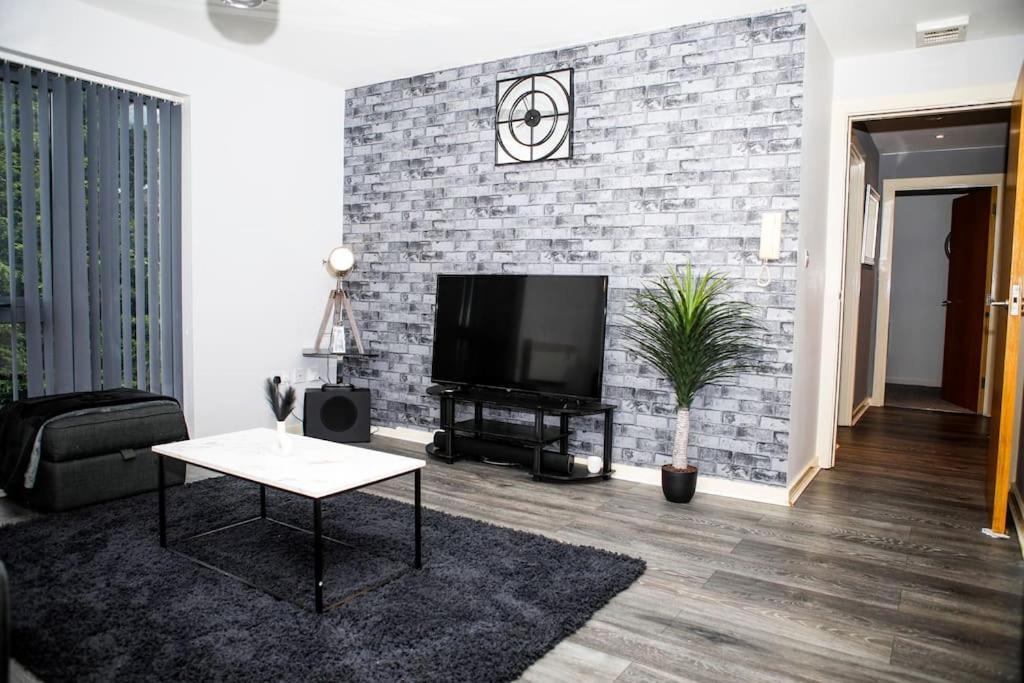 Stylish Two-Bedroom Salford Quays Apartment Manchester Exterior photo