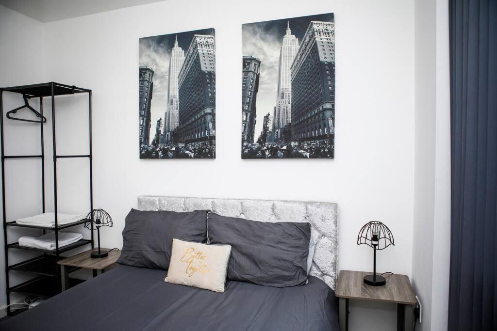 Stylish Two-Bedroom Salford Quays Apartment Manchester Exterior photo